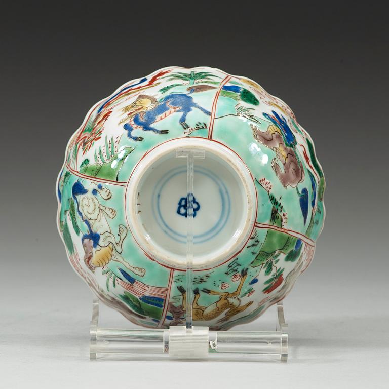 A famille verte bowl, Qing dynasty, Kangxi (1662-1722).