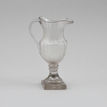 GRÄDDKANNA, glas, 1800-talets första hälft.