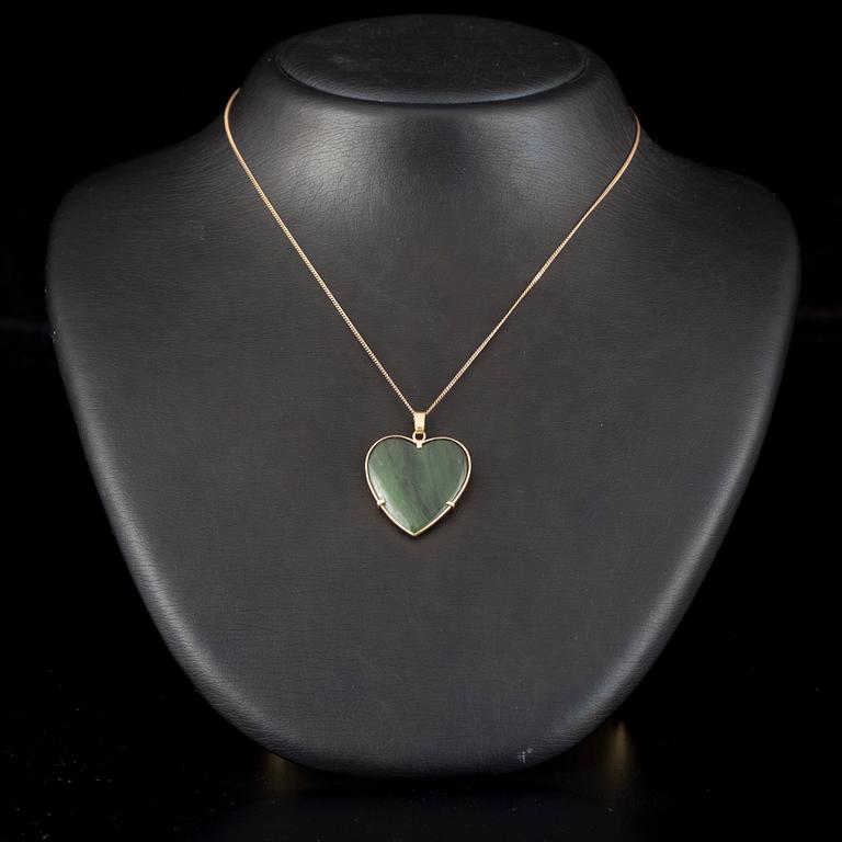 HÄNGE, guld 14K, jade/nefrit. Finska stämplar 1979. Vikt 8,2 g.