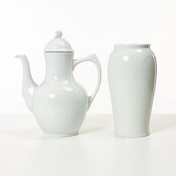 Bing & Grøndahl, mat- och kaffeservis, porslin, 69 delar, "Elegance", Danmark.