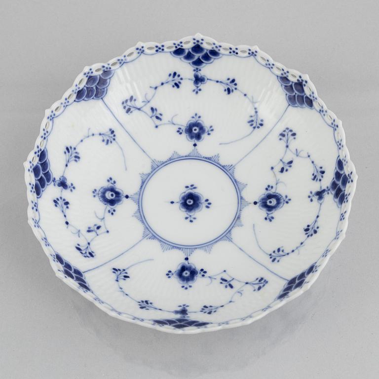 Servisdelar, 18 delar, porslin, Royal Copenhagen, "Musselmalet", 1893-1923.