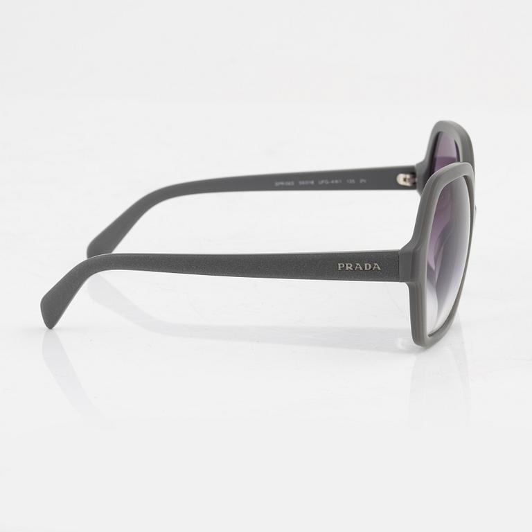 Prada, solglasögon.