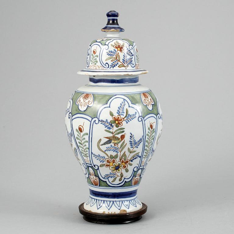 URNA MED LOCK, fajans. Delft, 1700-tal, märkt Duin.