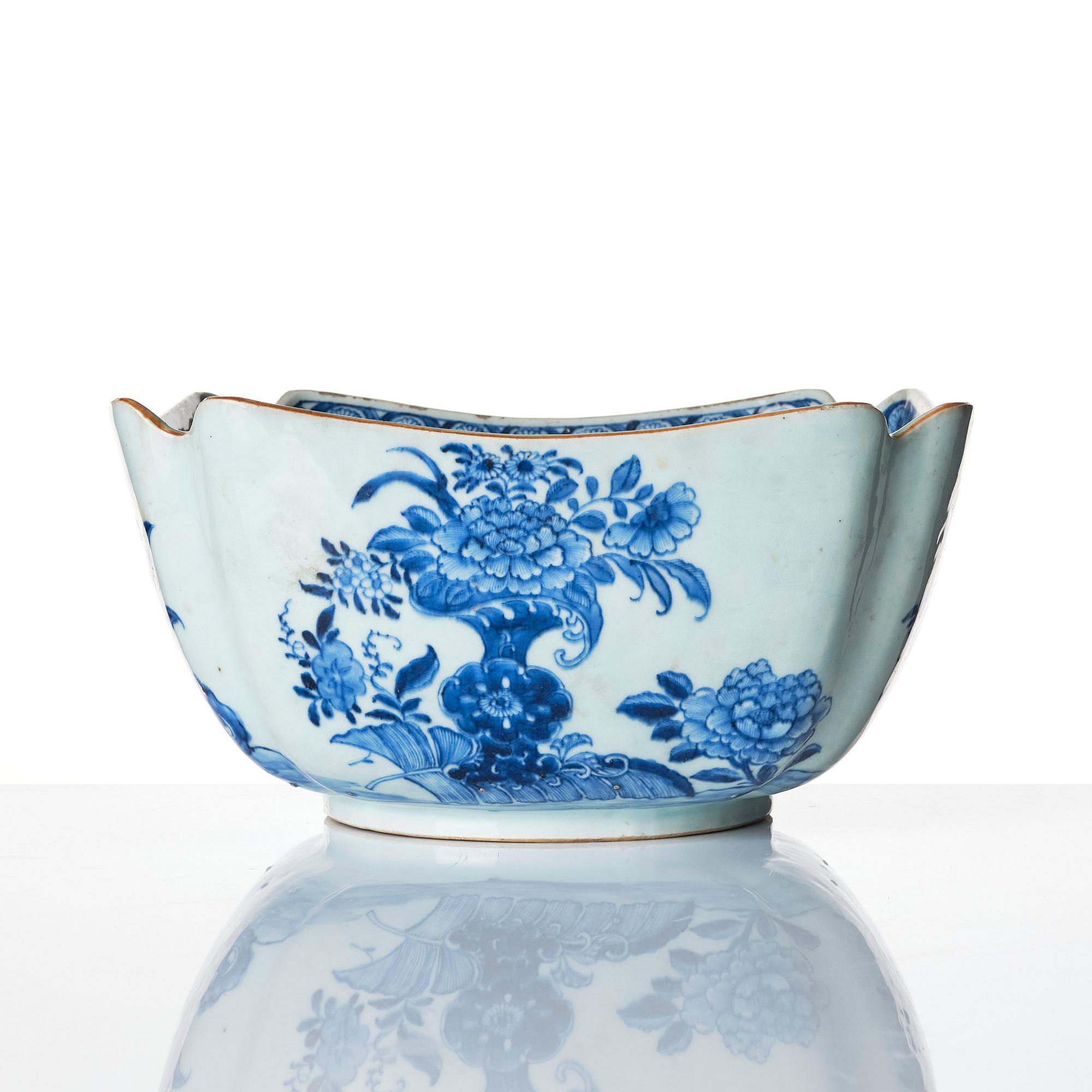 A blue and white bowl, Qing dynasty, Qianlong (1736-95).