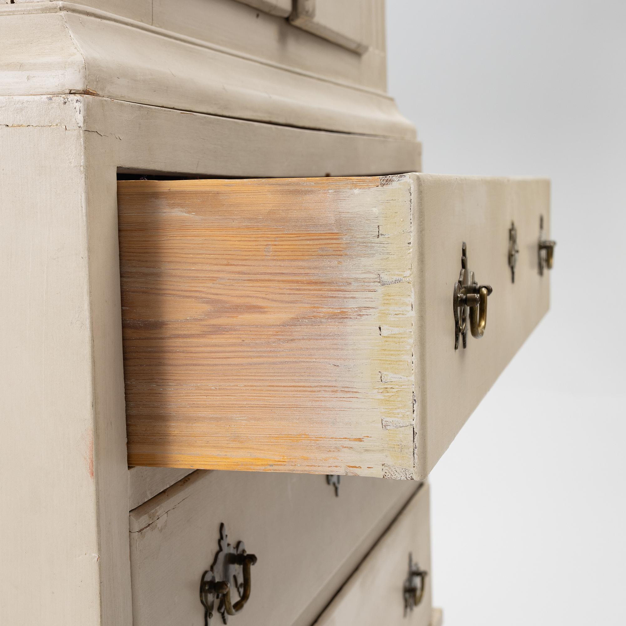 Cabinet, 18th and 19th century.