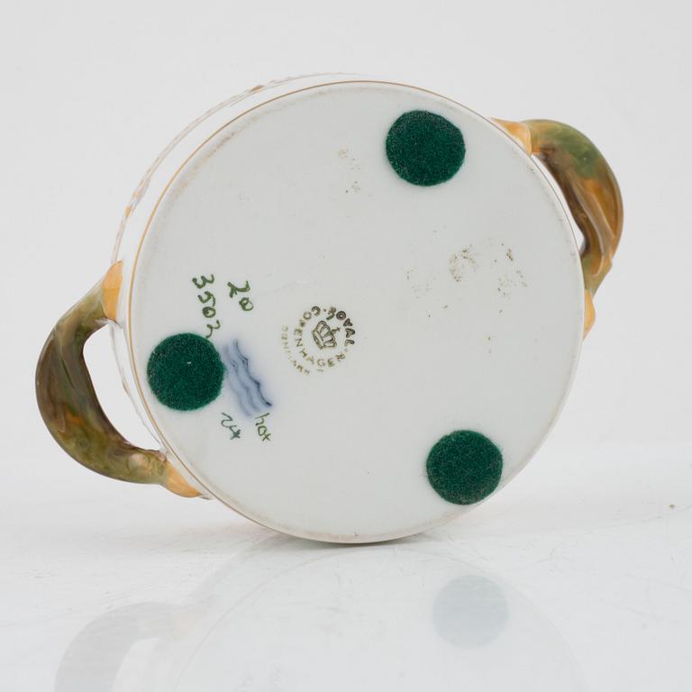 A porcelain lided box, Royal Copenhagen, "Flora Danica", Denmark, 20th century.