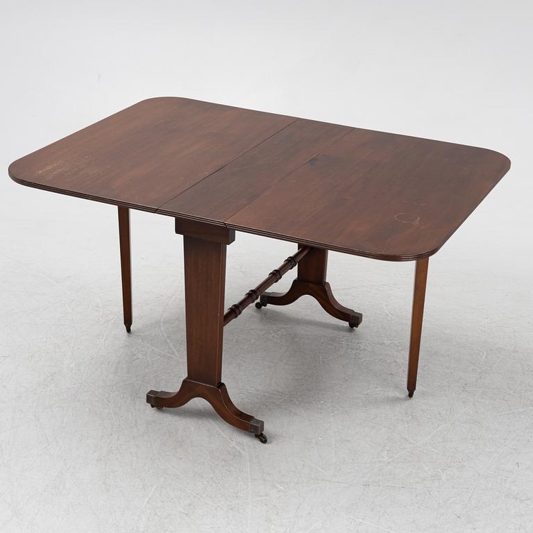 A mahogany gateleg table, 20th Century.
