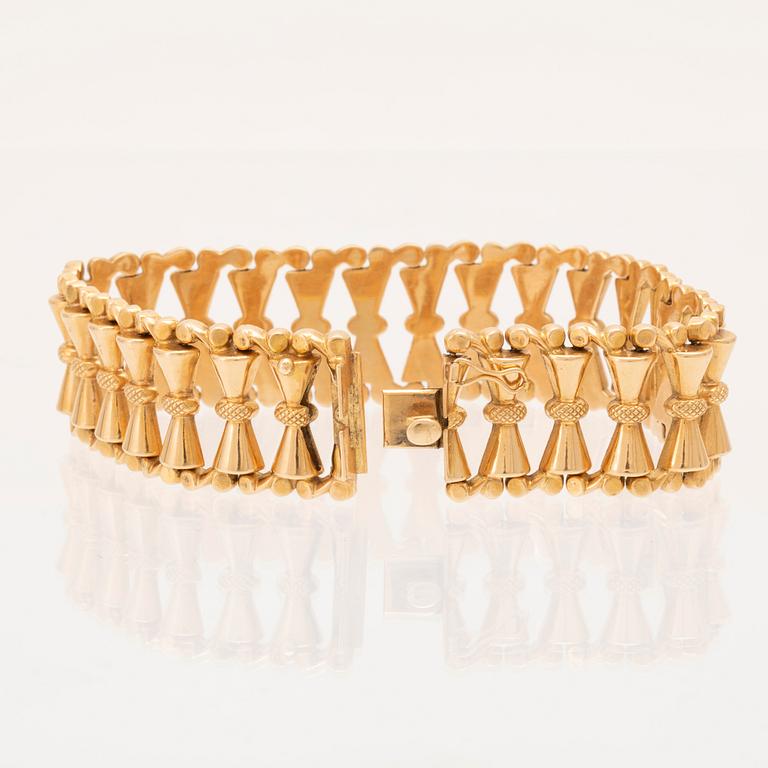 An 18K gold bracelet from Italy.