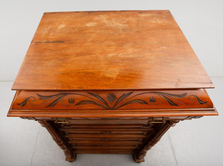 CHIFFONJÉ, 1800-talets andra hälft.