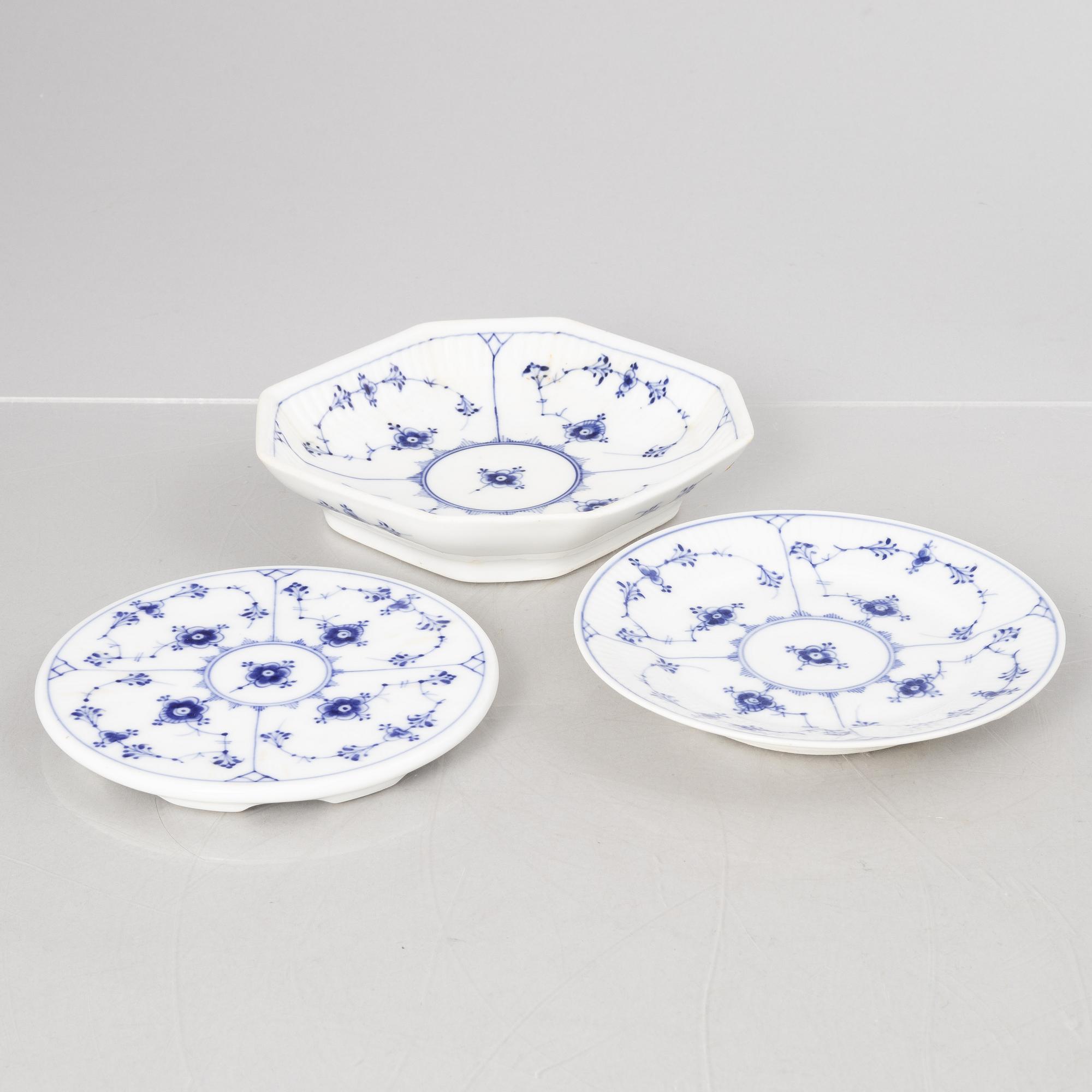Servisdelar, 13 st, porslin, "Musselmalet", Royal Copenhagen, Danmark.