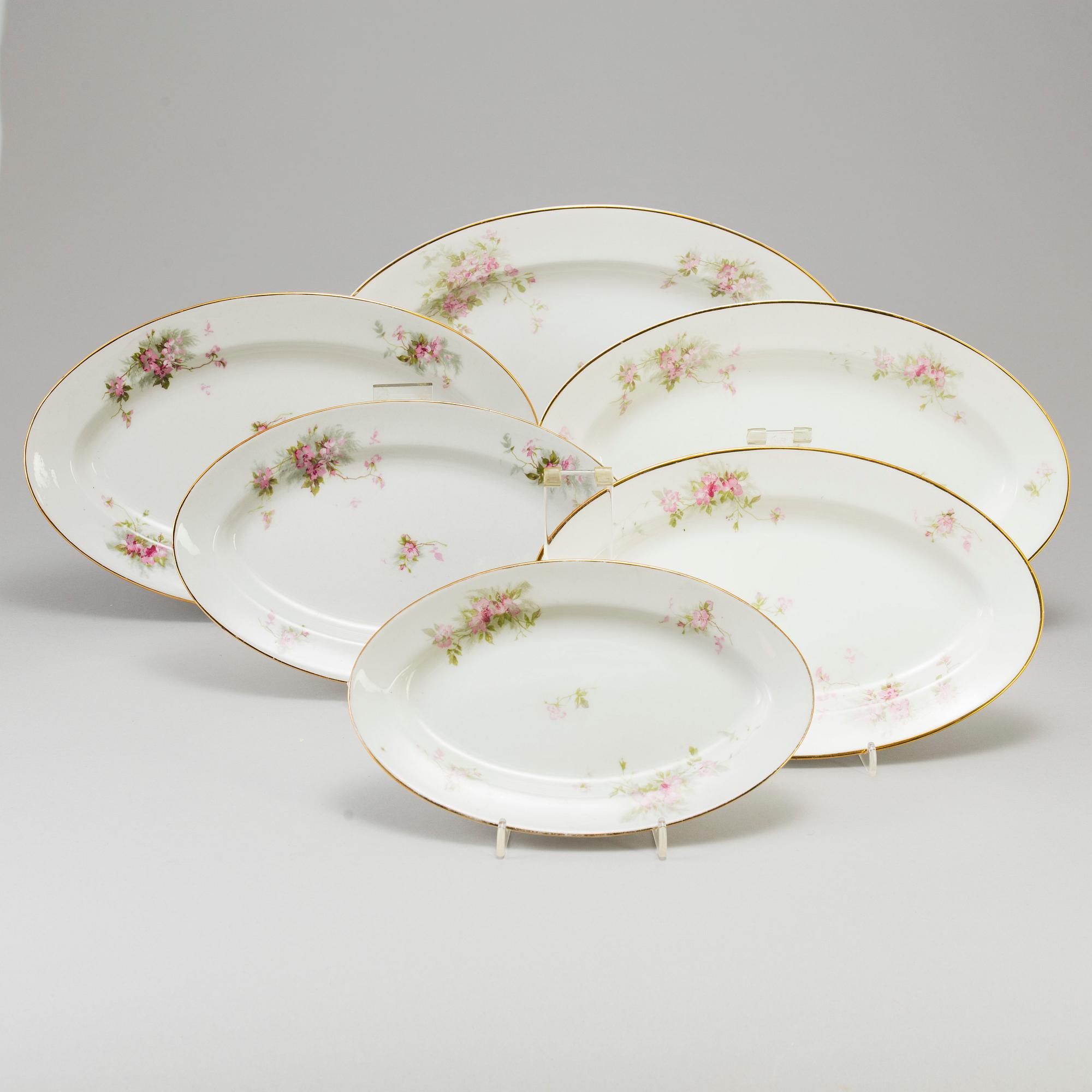 A Rörstrand 84 pieces porcelain dinner service, Sweden early 1900's.