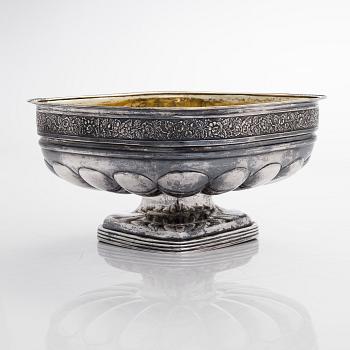 A parcel-gilt bonbonnière silver, maker's mark of Gustav Lindgren, St. Petersburg ca. 1820.