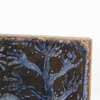 Rut Bryk, reliefi, kivitavaraa, signeerattu Rut Bryk.