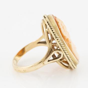 Ring, 14K guld med snäckskalscamé.