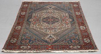 Rug, semi-antique Bakhtiari ca 208 x 126 cm.