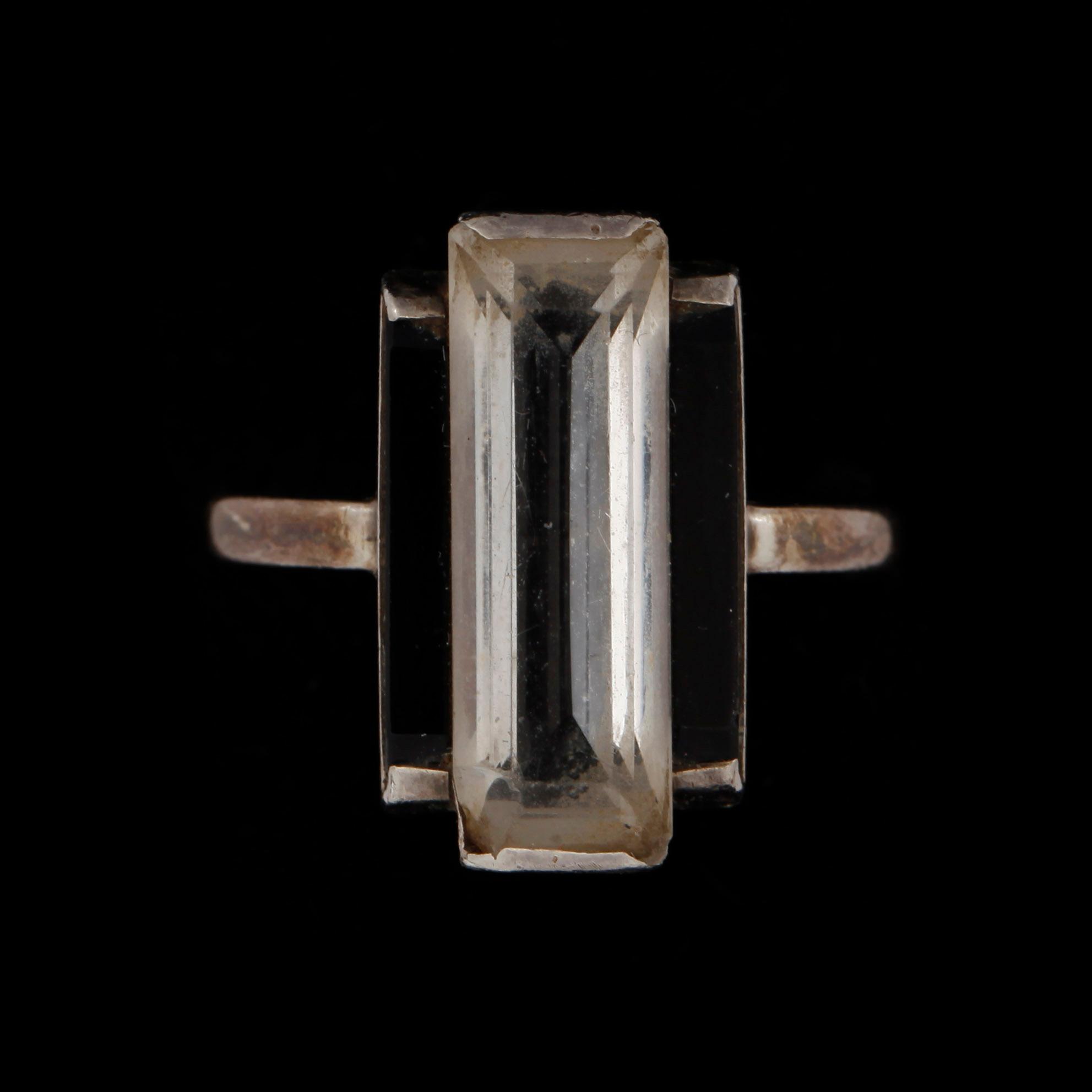 RING, silver, bergkristall ca17x6mm, onyx, Wiwen Nilsson, Lund, otydlig årtalsstämpel.