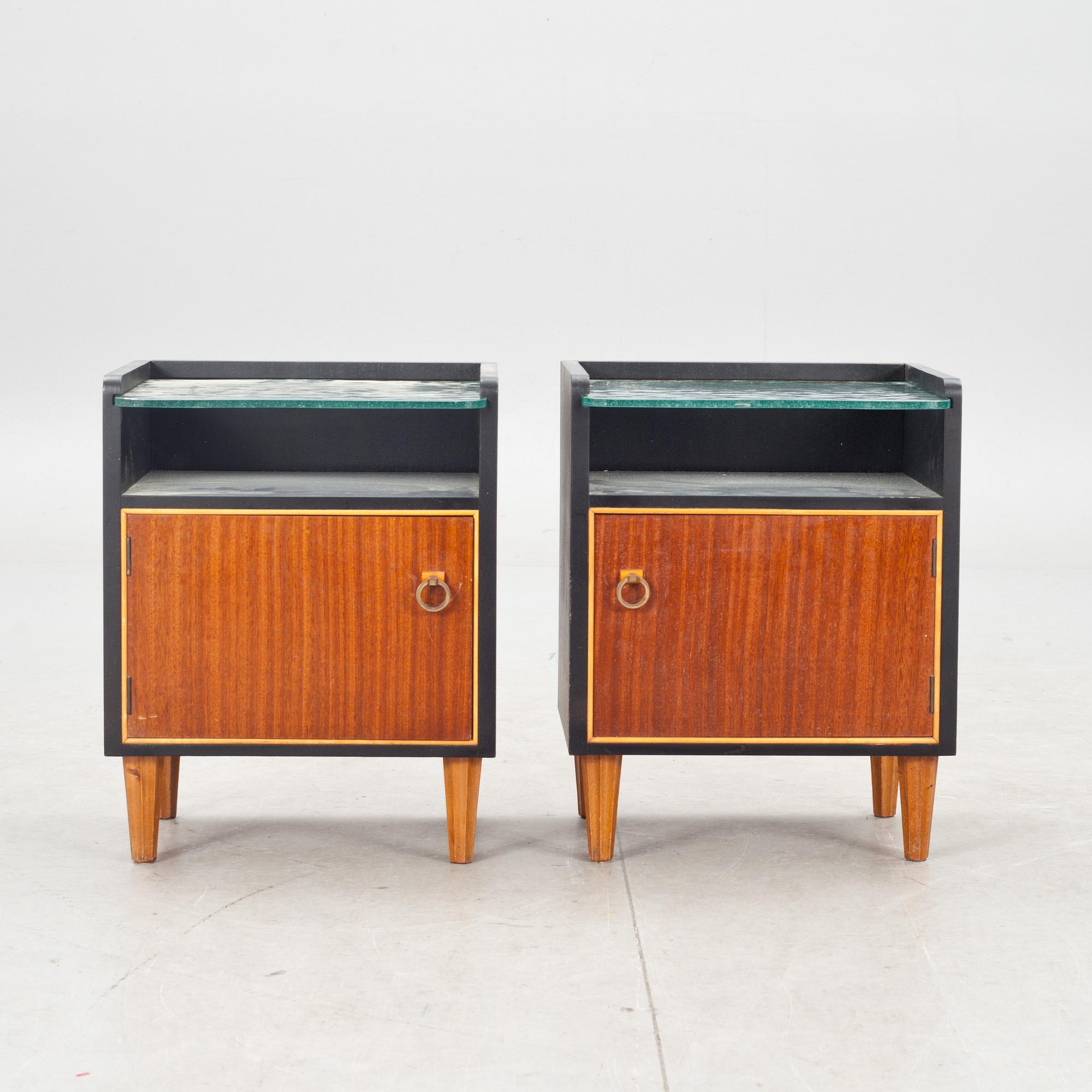 SÄNGBORD, ett par, 1900-talets mitt.