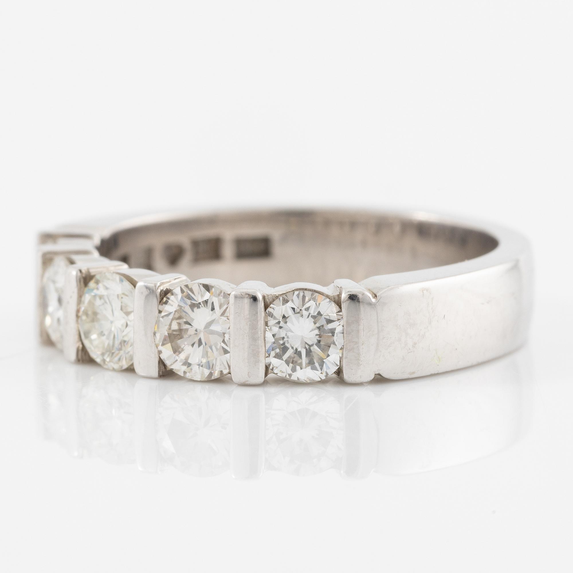 Ring, half eternity band, 18K white gold set with brilliant-cut diamonds, total 1.06 ct.