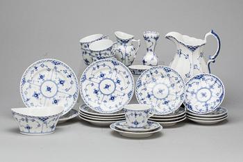SERVISDELAR, 32 delar, porslin, "Musselmalet", Royal Copenhagen.