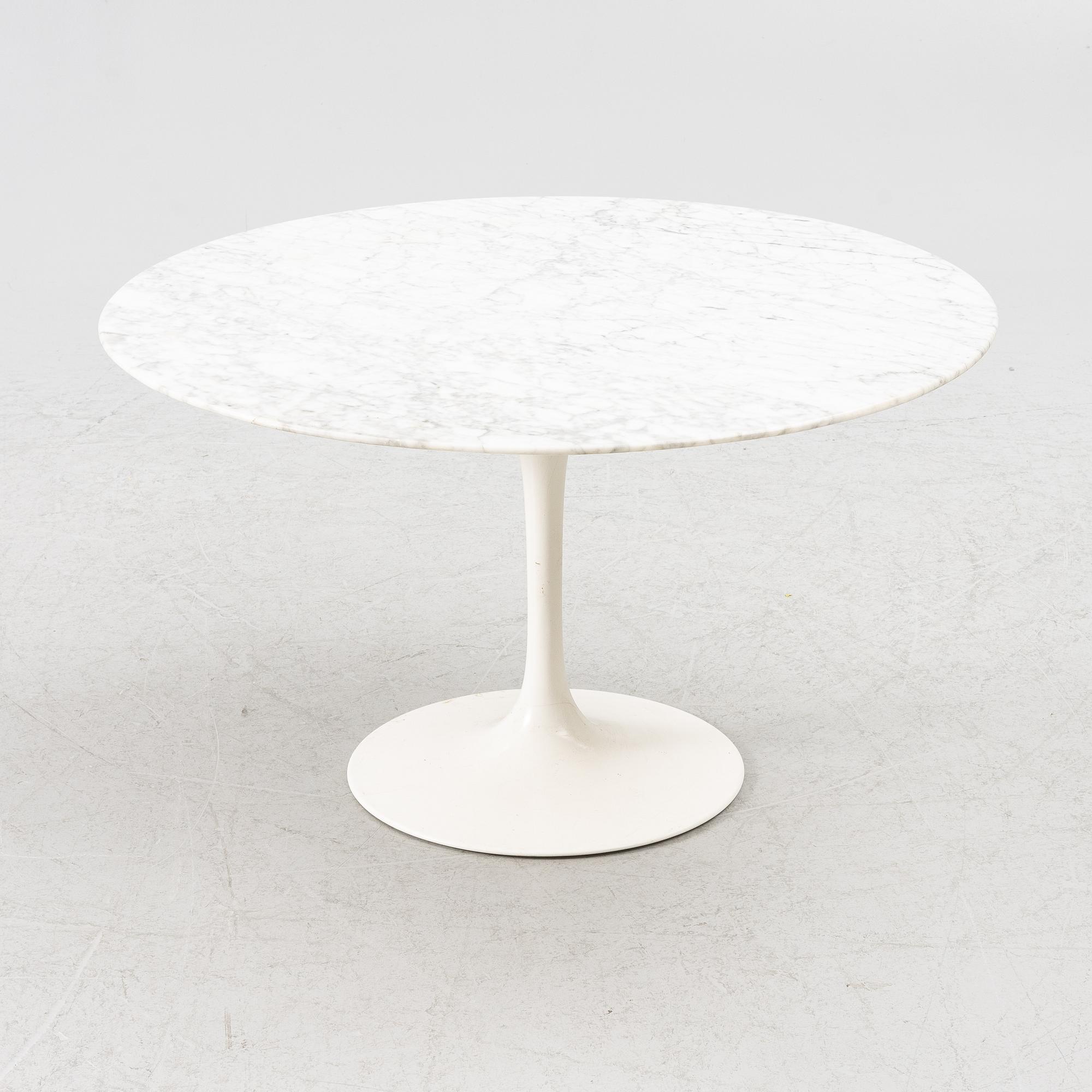 Eero Saarinen, soffbord, "Tulip", Knoll, formgivet 1957.