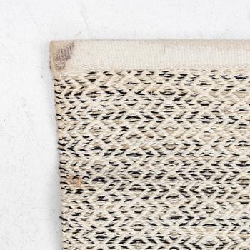 Matta, 390 x 240 cm., modern tillverkning.