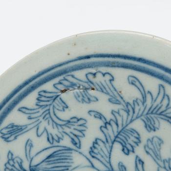 A blue and white jar with cover, late Qing dynasty, end of 19th century.