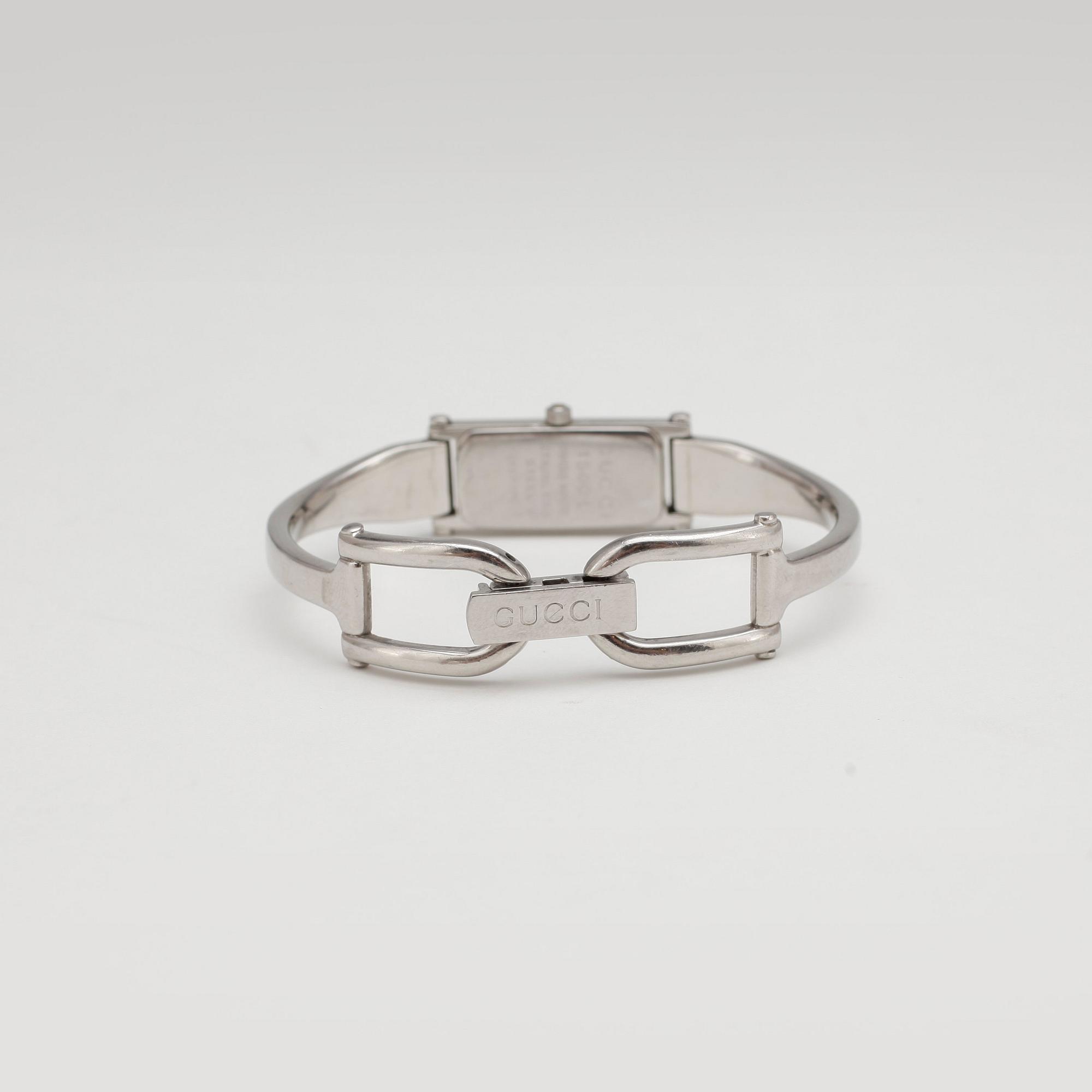 GUCCI, a wristwatch.