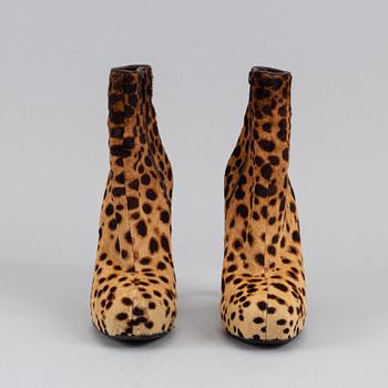 Christian Louboutin, pumps, size 38.