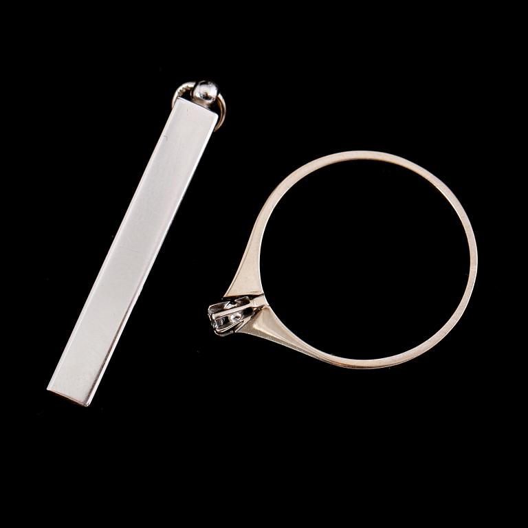 RING OCH HÄNGE, 18 k, vitguld. Total vikt ca 4 g.