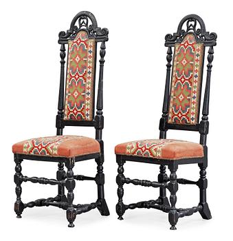 1390. A pair of Baroque chairs, ca 1700.