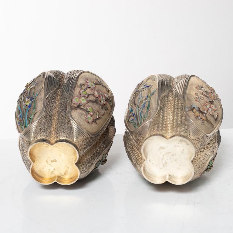 Tedosor, ett par, silver, Japan, 1900-alets första del.