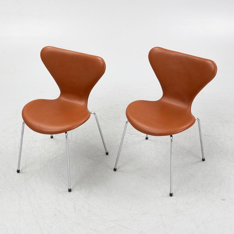 Arne Jacobsen, six "Series 7" chairs for Fritz Hansen, Denmark.