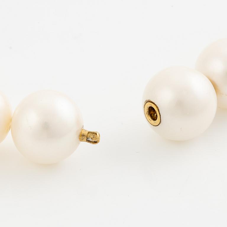 Collier, med odlade sötvattenspärlor.