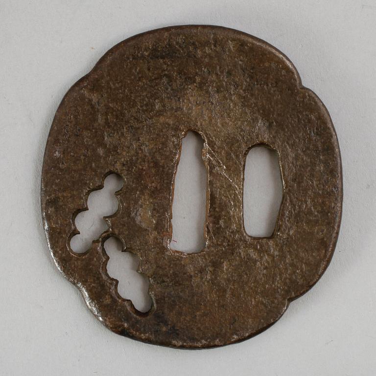 TSUBA, järn, Japan, 1400-/1500-talet.