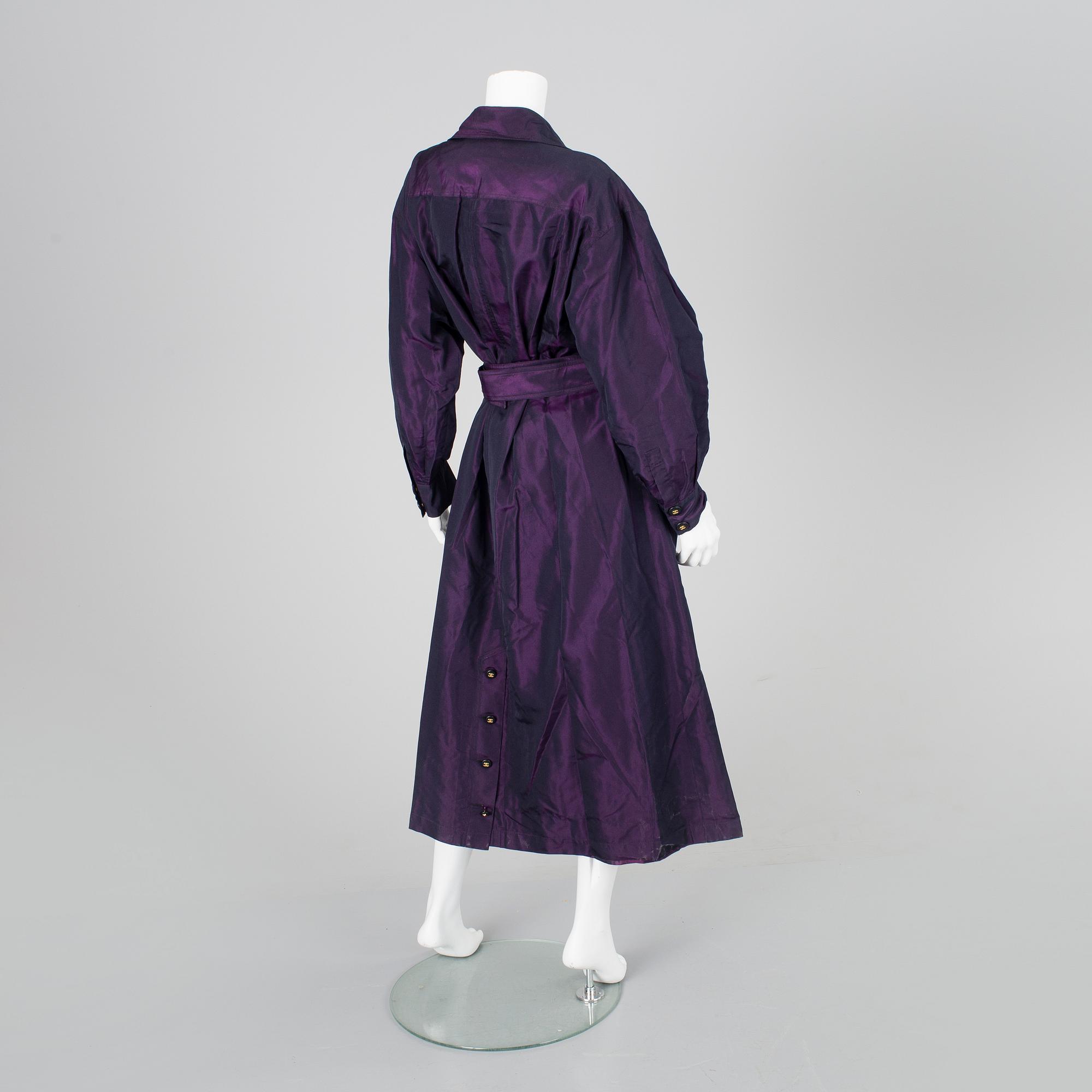 A Chanel trench coat, frensch size 36.
