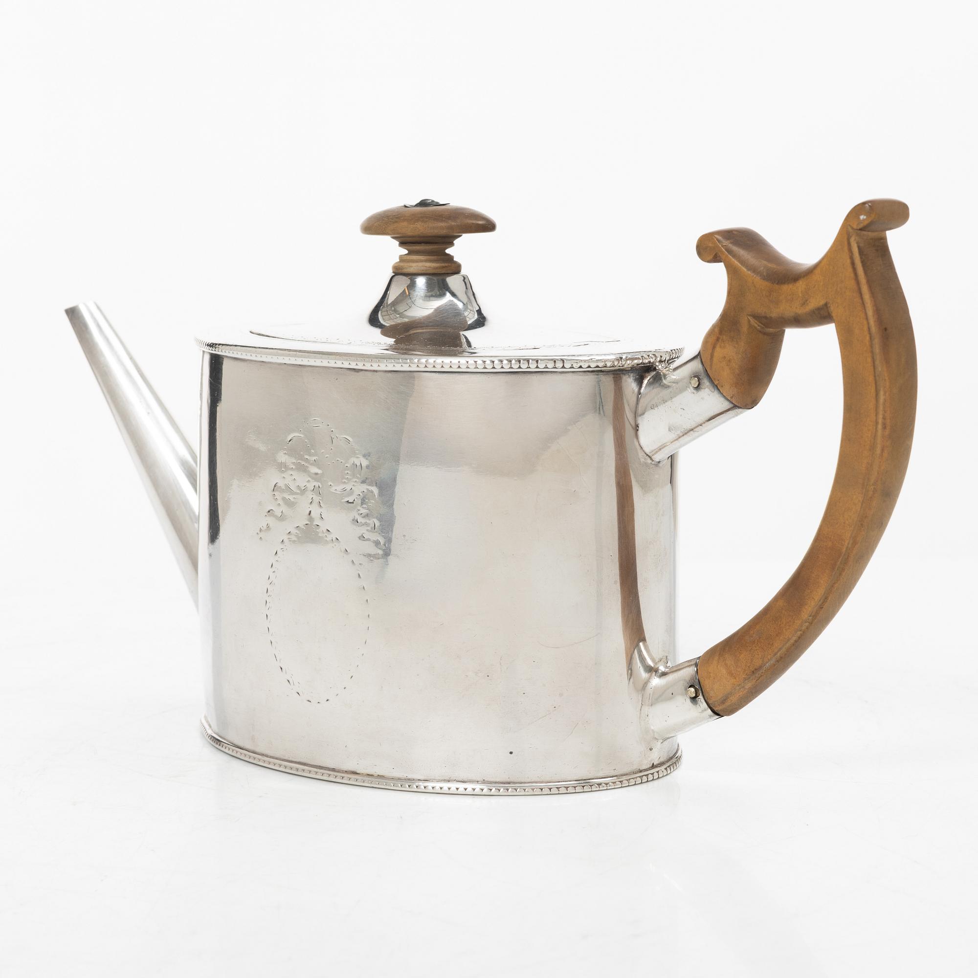 Tekanna, silver, London 1784.