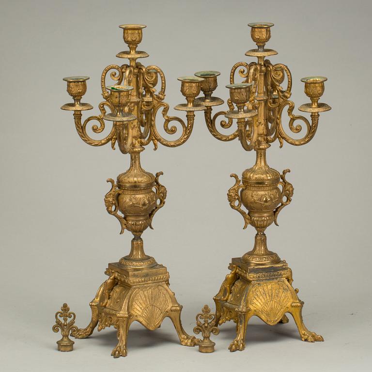 KANDELABRAR, ett par, Louis XVI-stil, 1900-talets första hälft.