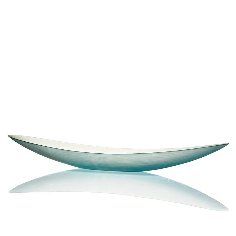 Ludovico Diaz de Santillana & Tobia Scarpa, a blue glass "Canoa Battuti" dish, Venini, Murano, Italy 2002.