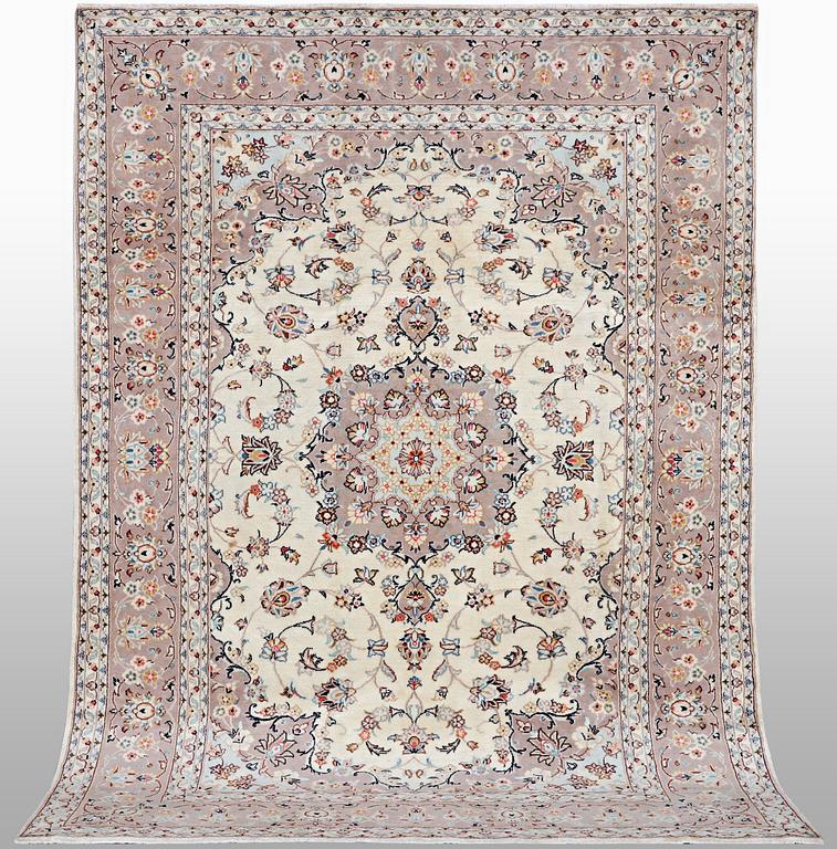 A carpet, Kashan, ca 295 x 195 cm.