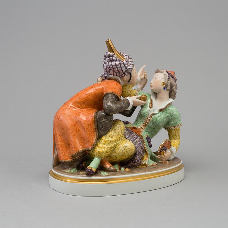 FIGURIN, porslin. "Ali & Peribanu", Royal Copenhagen, Gerhard Henning, Danmark, 1930.