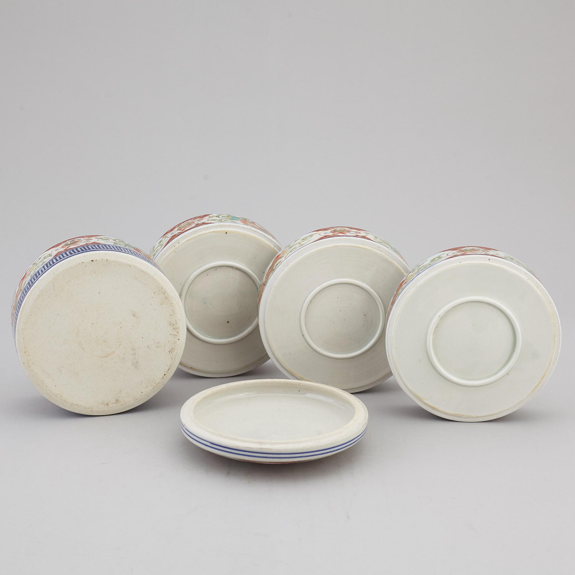A Japanese four plan imari food bowls with cover, 19th century.