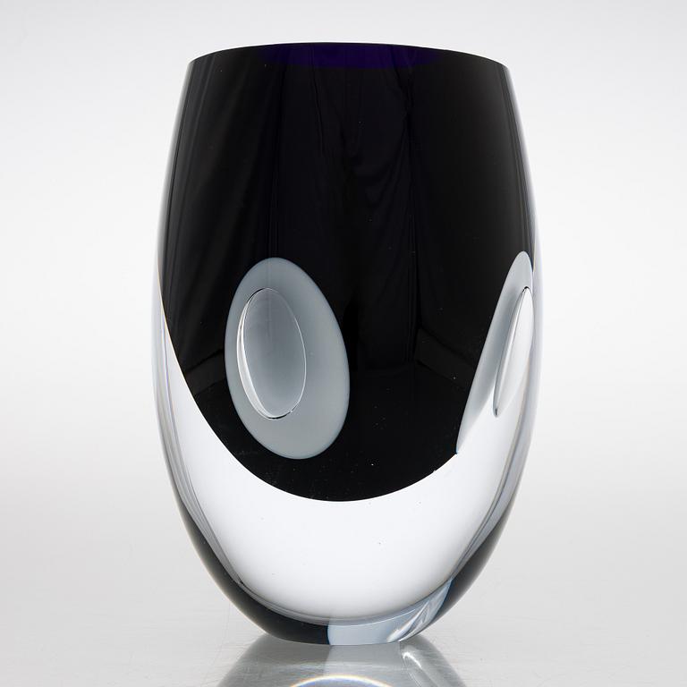 Timo Sarpaneva, a 'Claritas' glass sculpture, signed Timo Sarpaneva Iittala 2001.