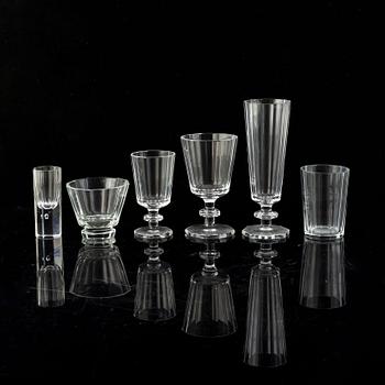 Elis Bergh, glasservis, 89 delar, "Karlberg". Kosta, 1900-talets andra hälft.