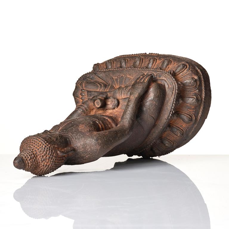 Buddha, järn. Mingdynastin (1368-1644).