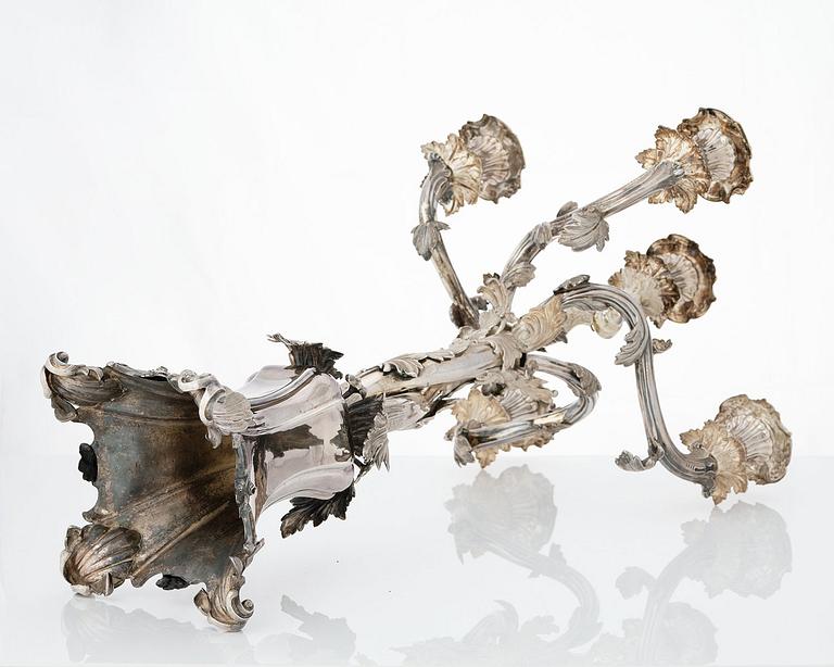 Gustaf Möllenborg-Féron, kandelabrar för fem ljus, ett par, silver, Stockholm 1858. Nyrokoko.