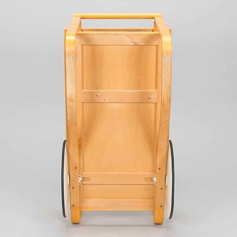 Alvar Aalto, serveringsvagn, modell 98, O.Y. Huonekalu- ja Rakennustyötehdas A.B. 1900-talets mitt.