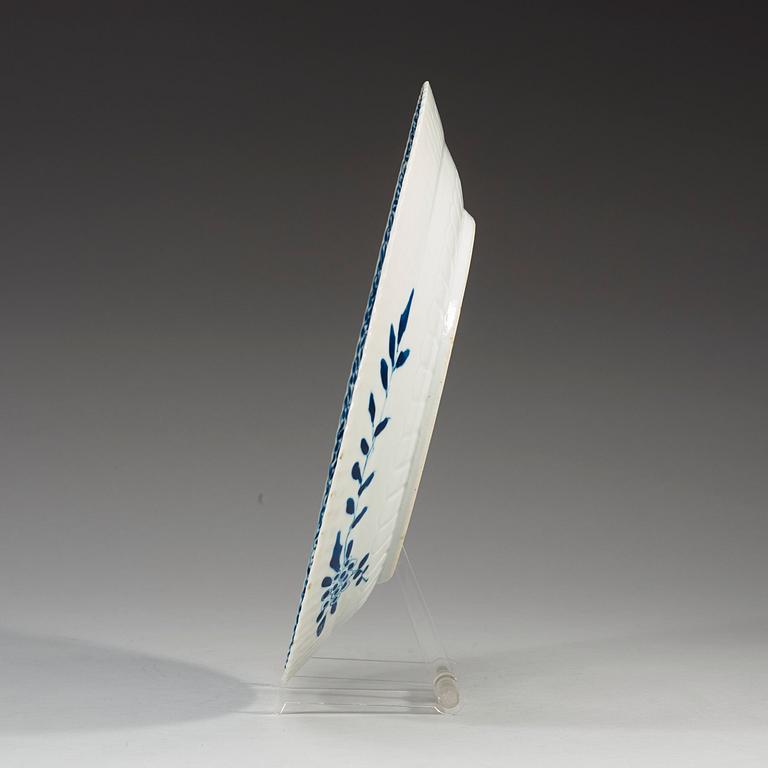 A blue and white carp dish, Qing dynasty, Kangxi (1662-1722).