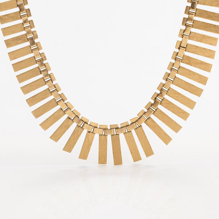 A 14K gold necklace. Import marked Koruteollisuus Tillander, Helsinki 1965.
