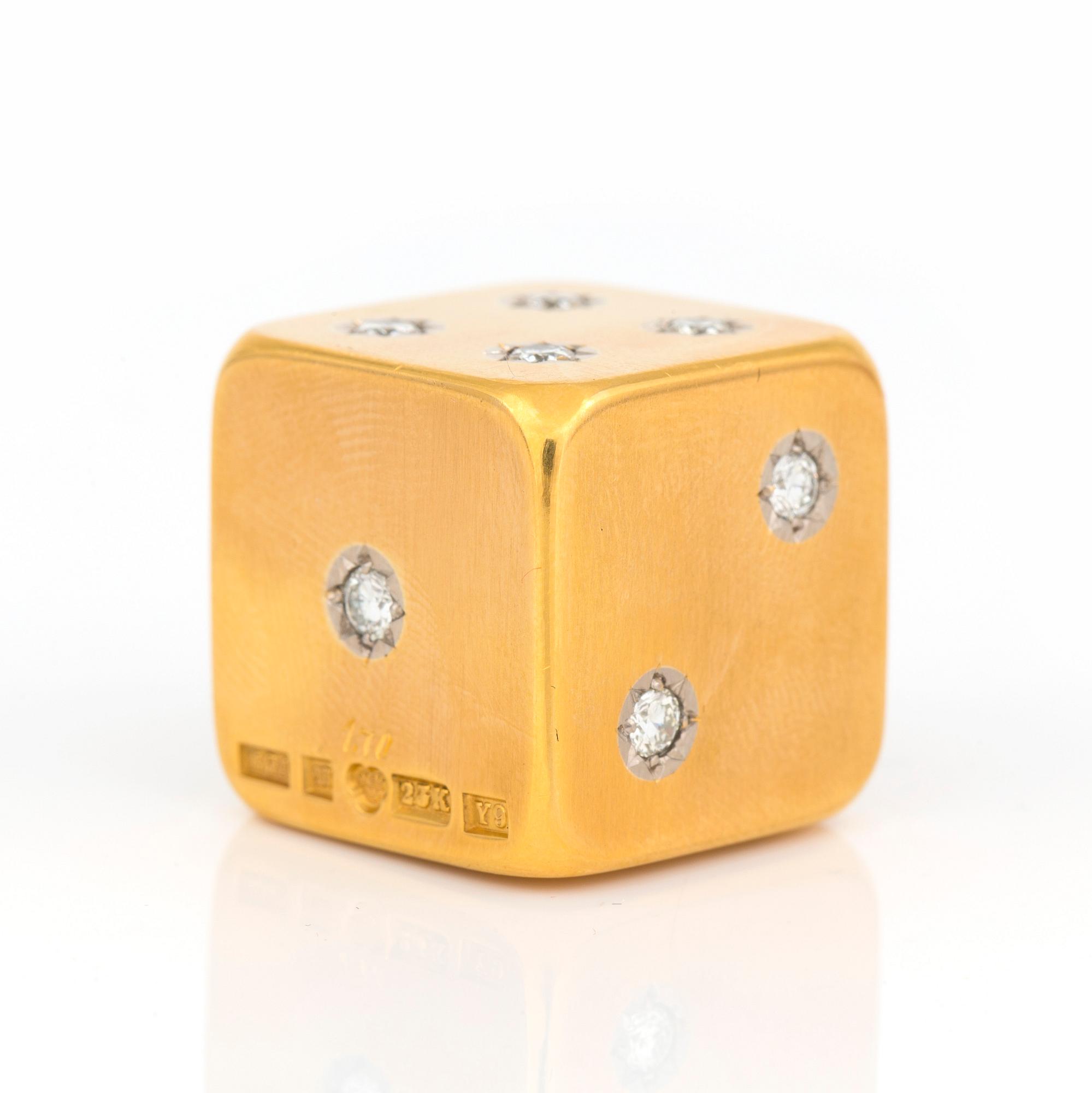 TÄRNING med briljantslipade diamanter, 23K guld.