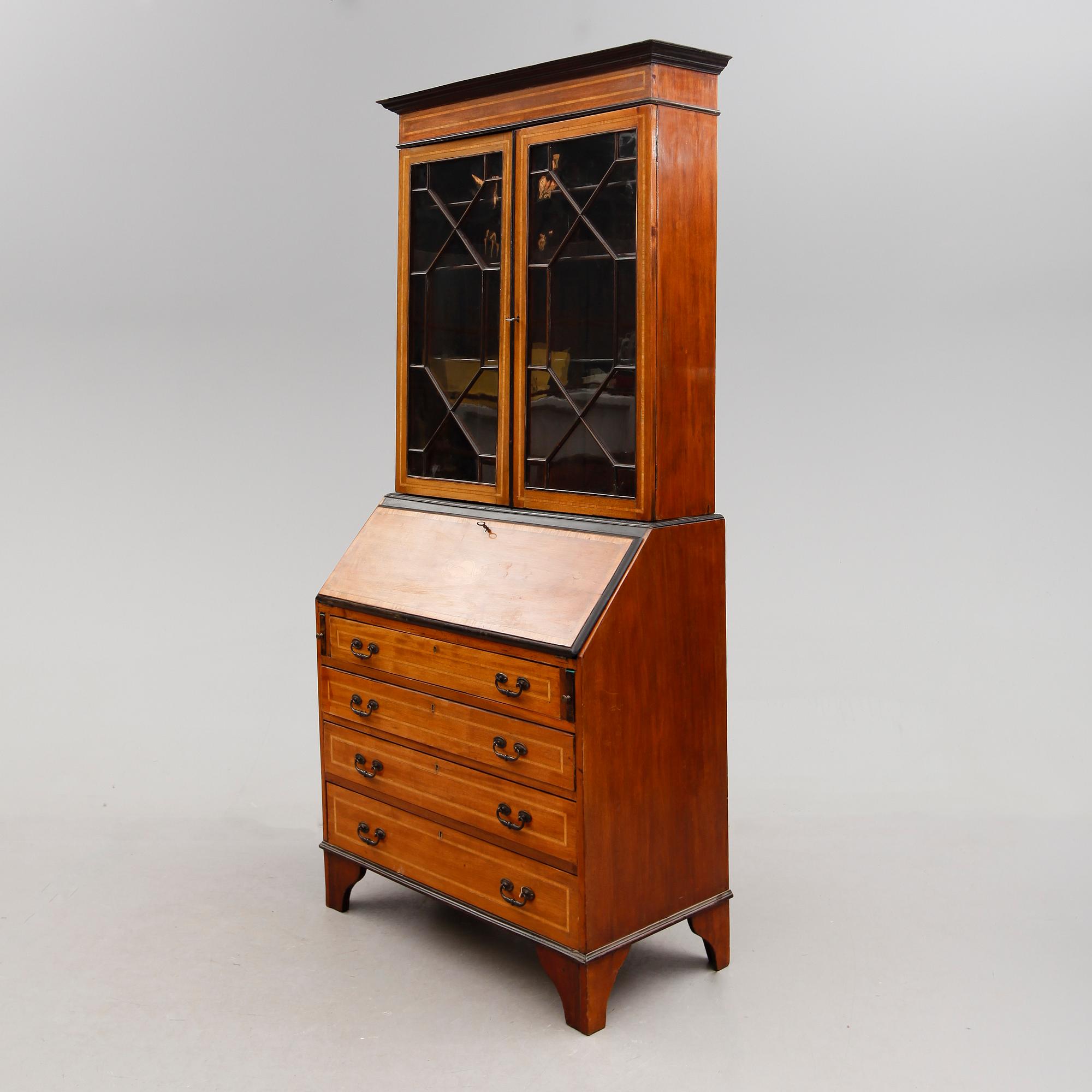 VITRINSKÅP, England, 1800-talets andra hälft.